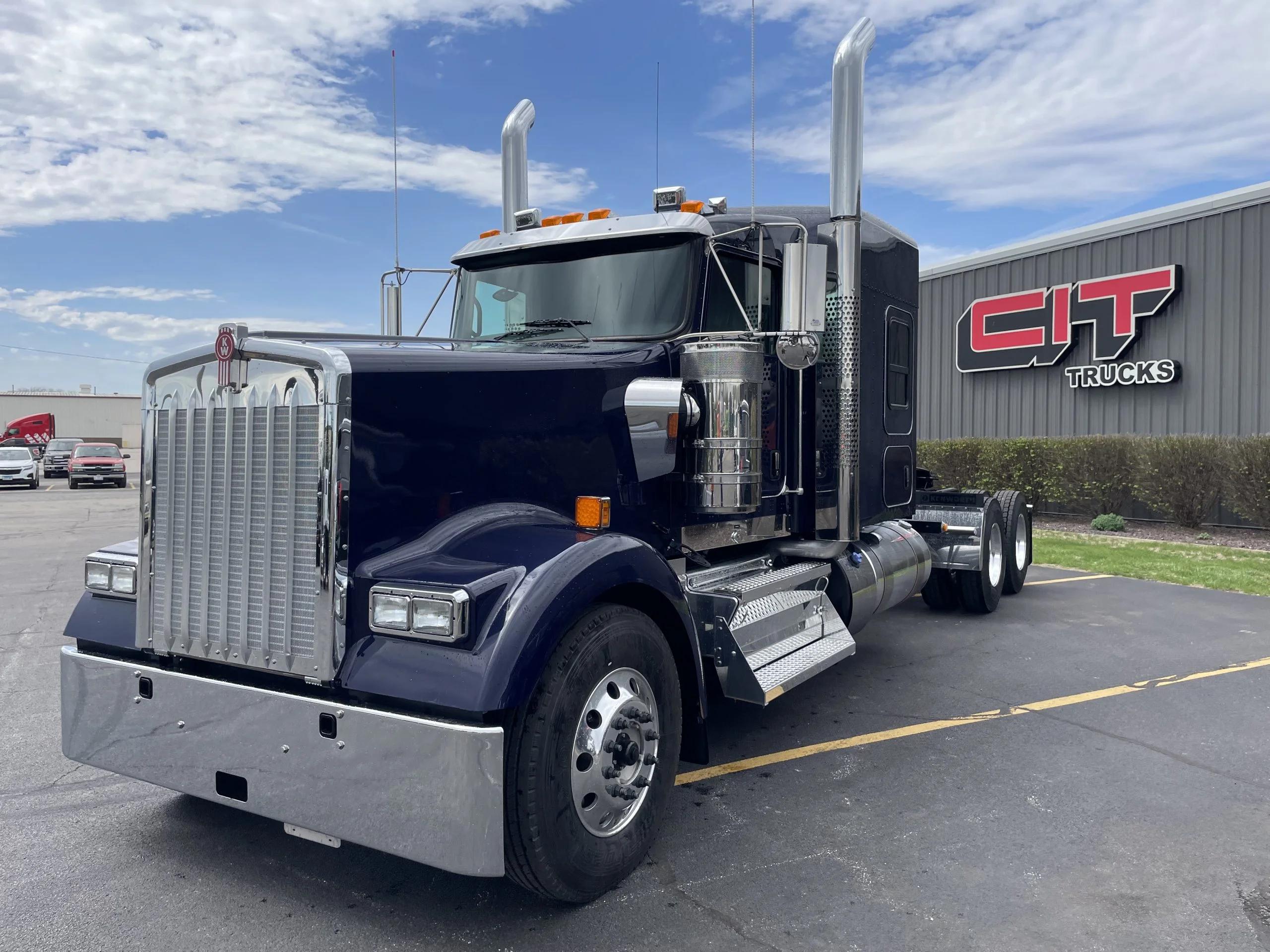 2027 Kenworth W900 in Normal, IL