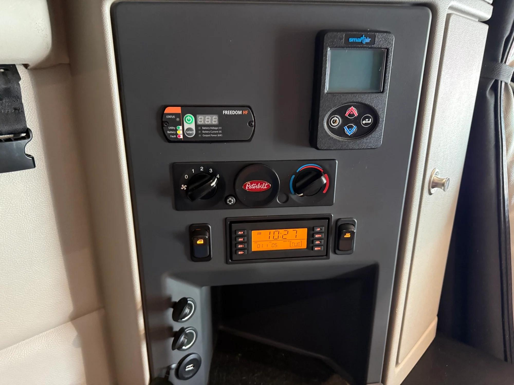 2023 Peterbilt 579 in Lowell, AR — photo 16