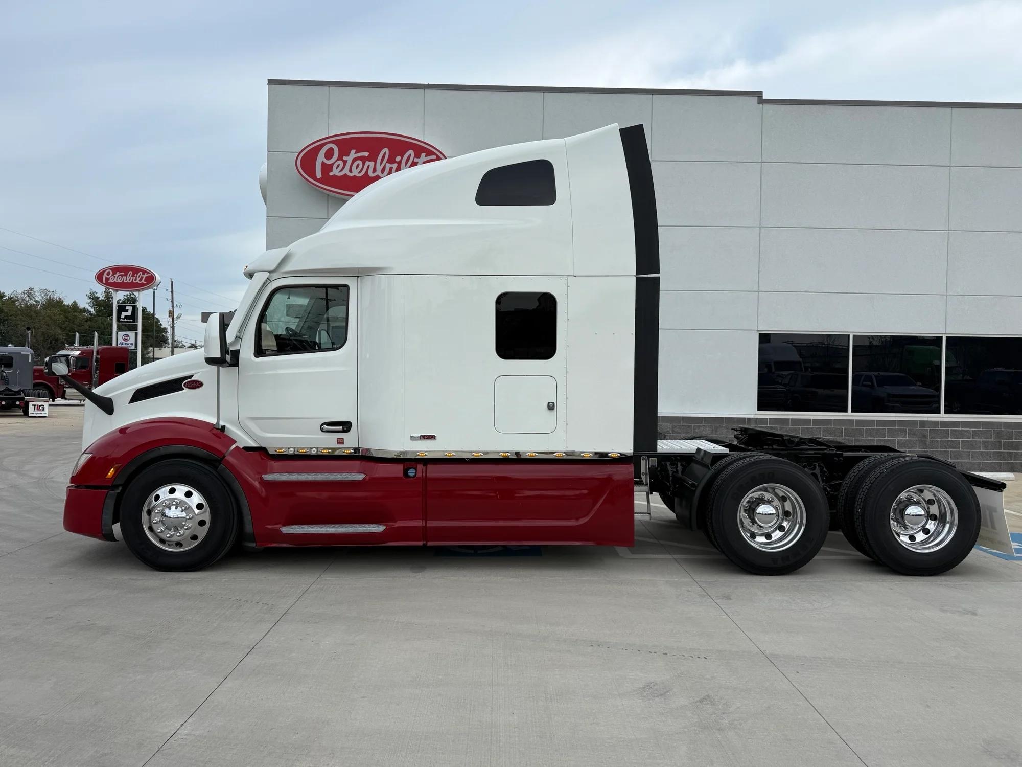 2023 Peterbilt 579 in Lowell, AR — photo 2