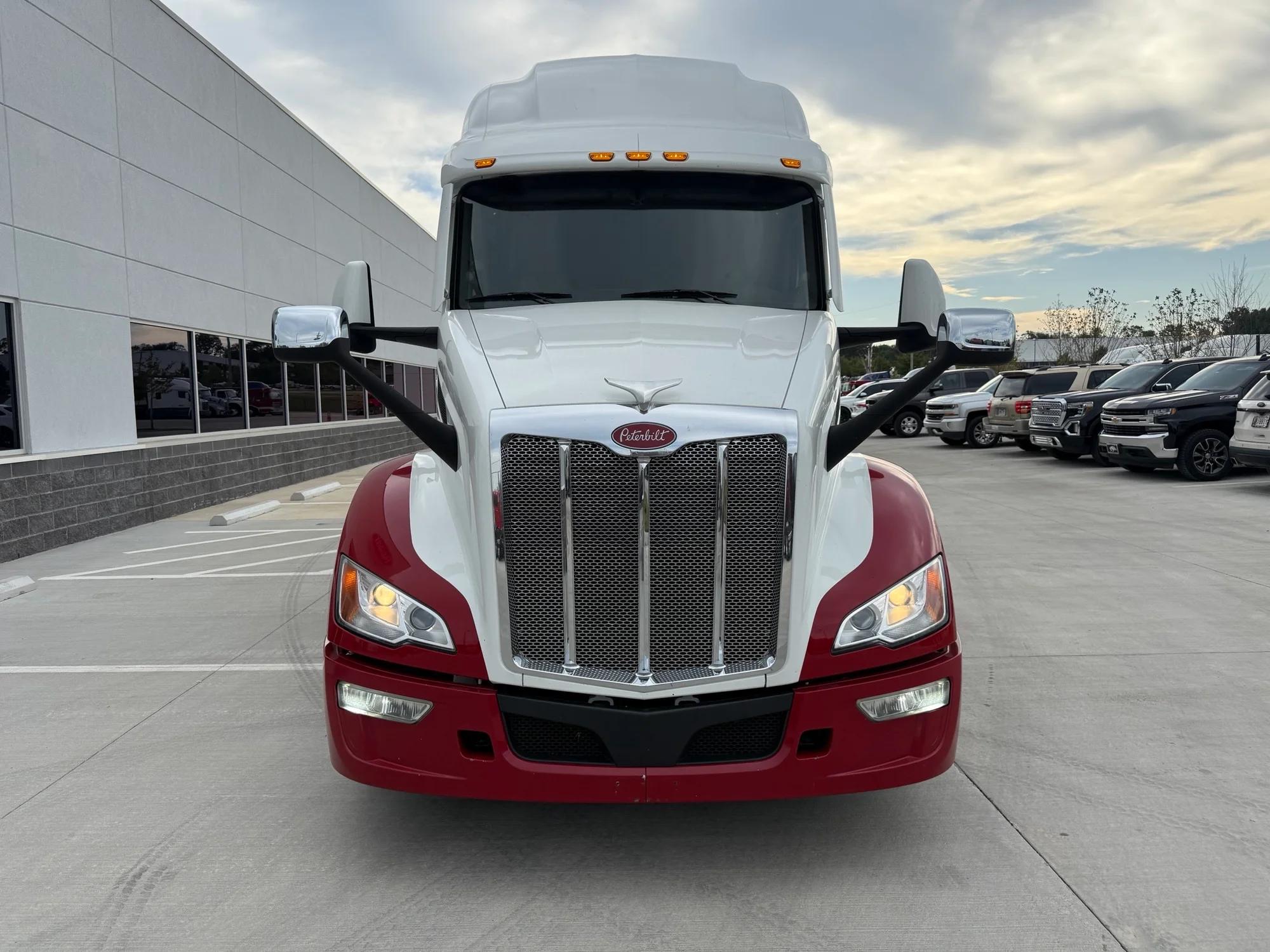 2023 Peterbilt 579 in Lowell, AR — photo 8