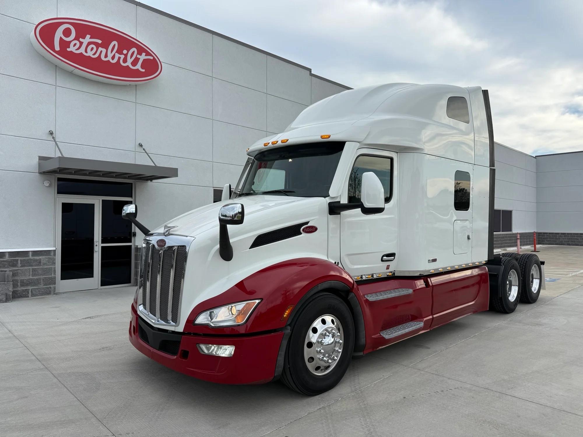 2023 Peterbilt 579 in Lowell, AR