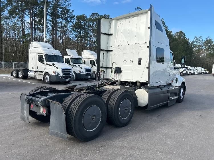 2023 International LT in Jacksonville, FL — photo 7