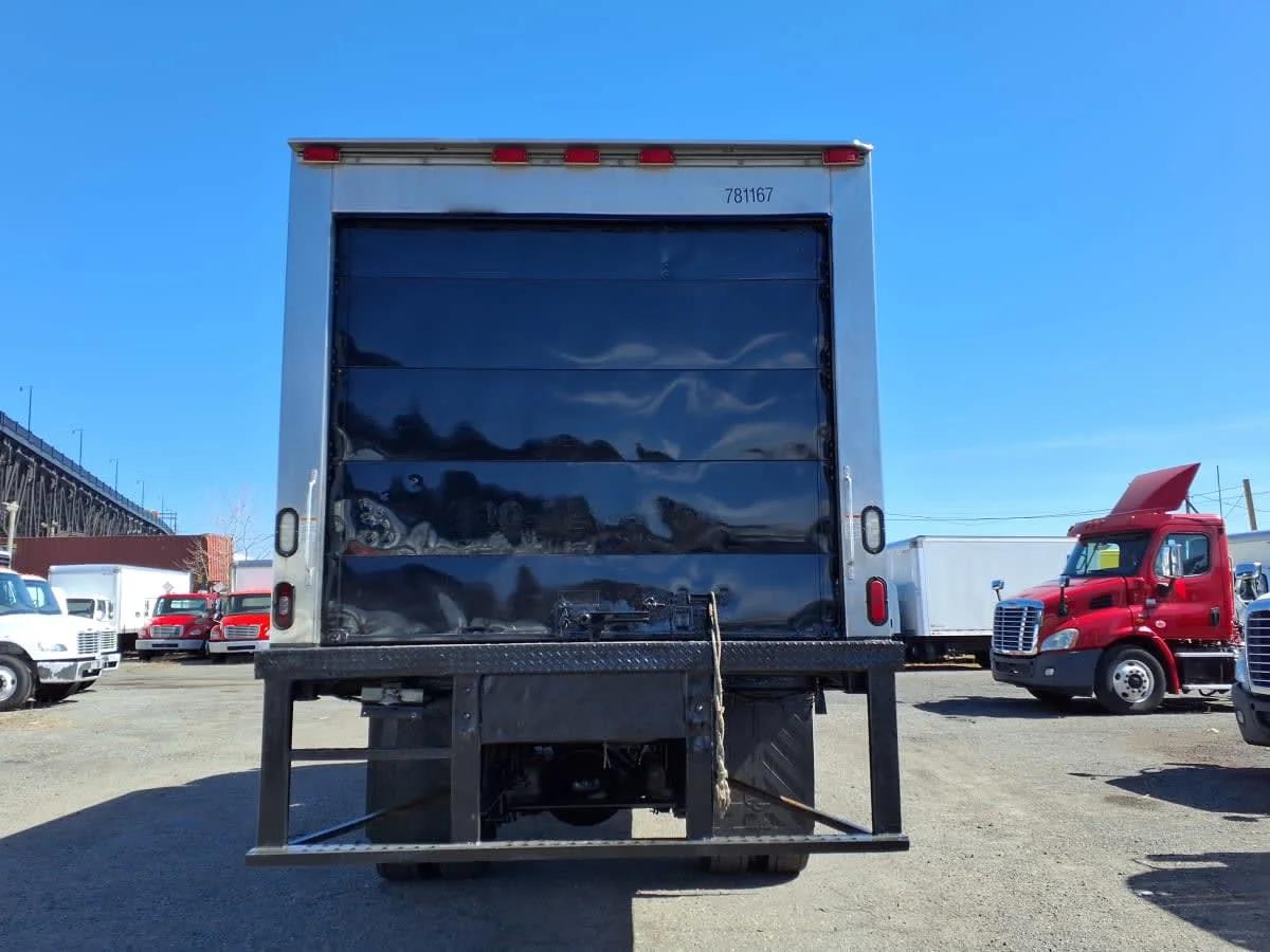 2018 Hino 268 in Kearny, NJ — photo 4