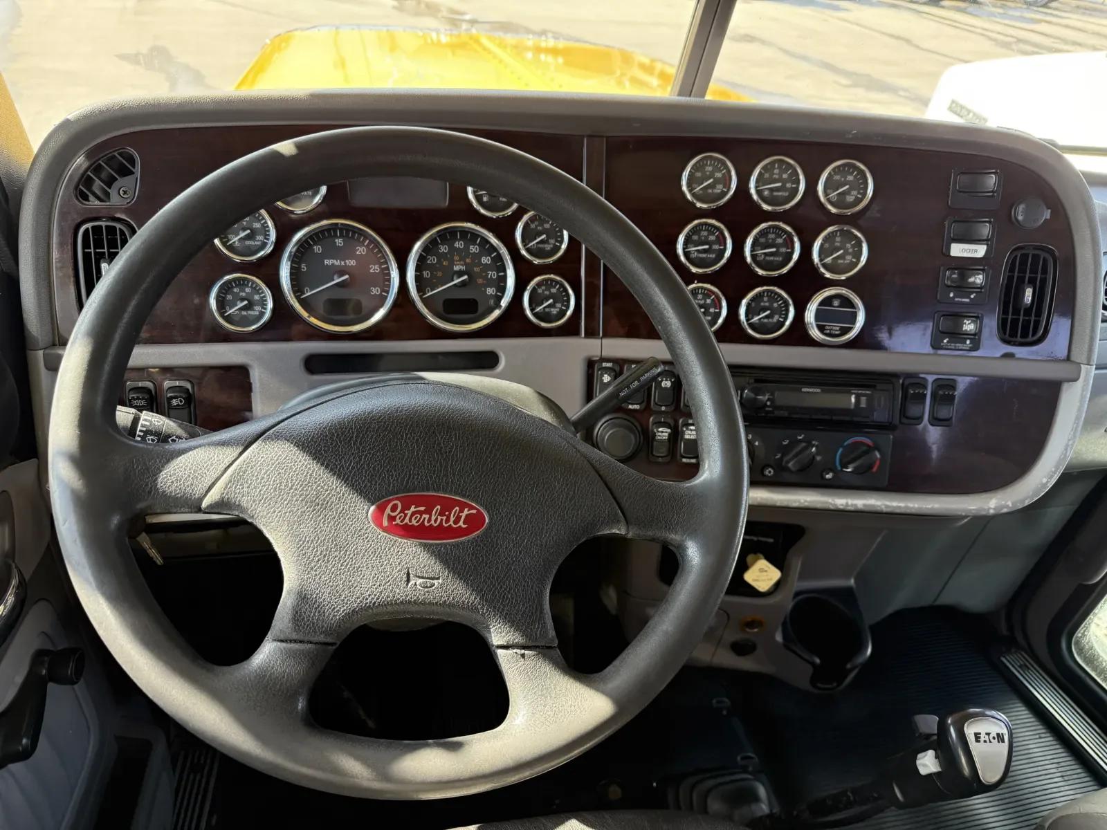 2016 Peterbilt 389 in New Lenox, IL — photo 16