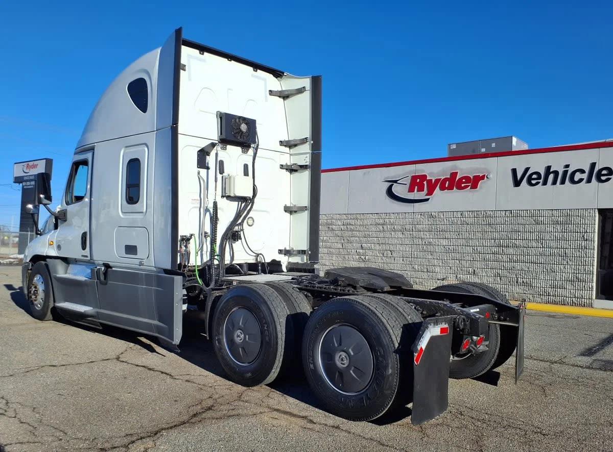 2020 Freightliner Cascadia in Memphis, TN — photo 6