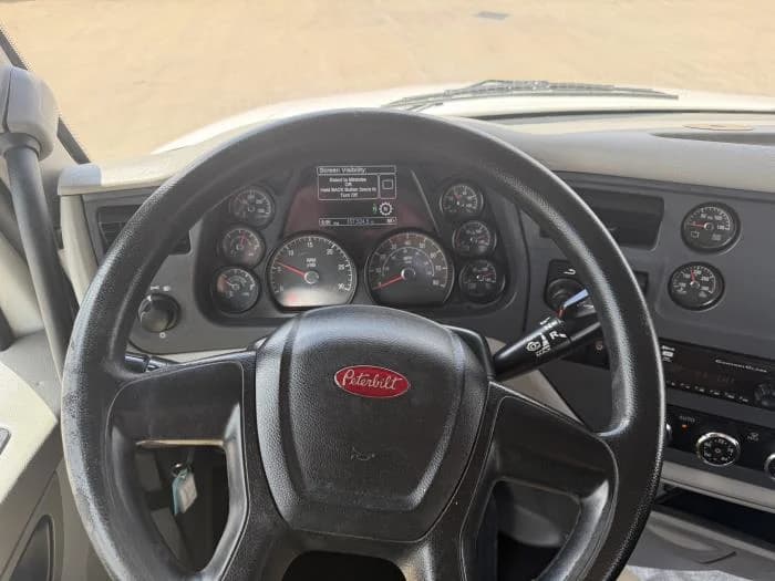 2019 Peterbilt 579 — photo 32