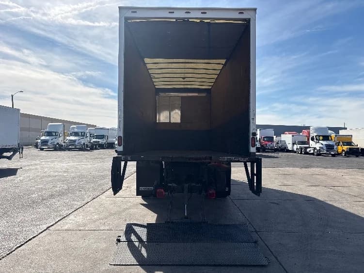 2019 Hino 268 in Phoenix, AZ — photo 9