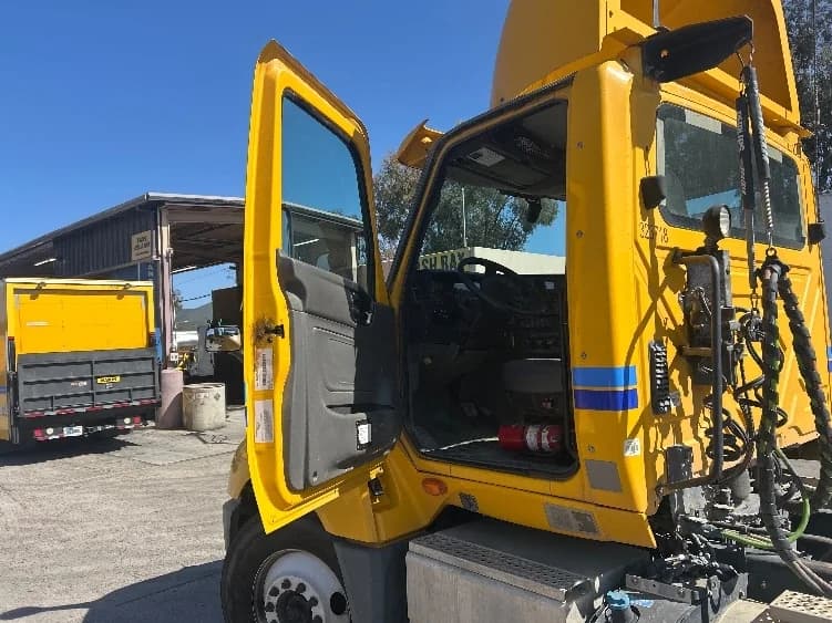 2019 International LT in Fontana, CA — photo 9