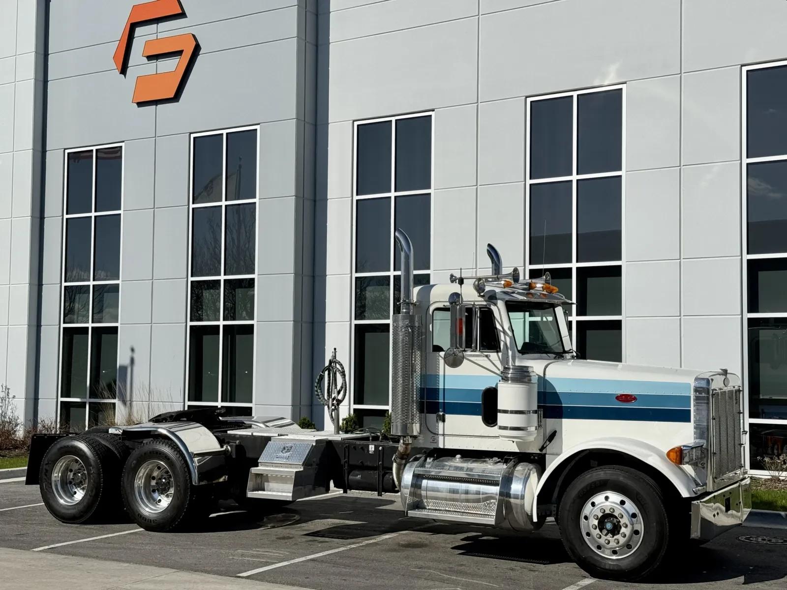 1998 Peterbilt 379 in New Lenox, IL — photo 2