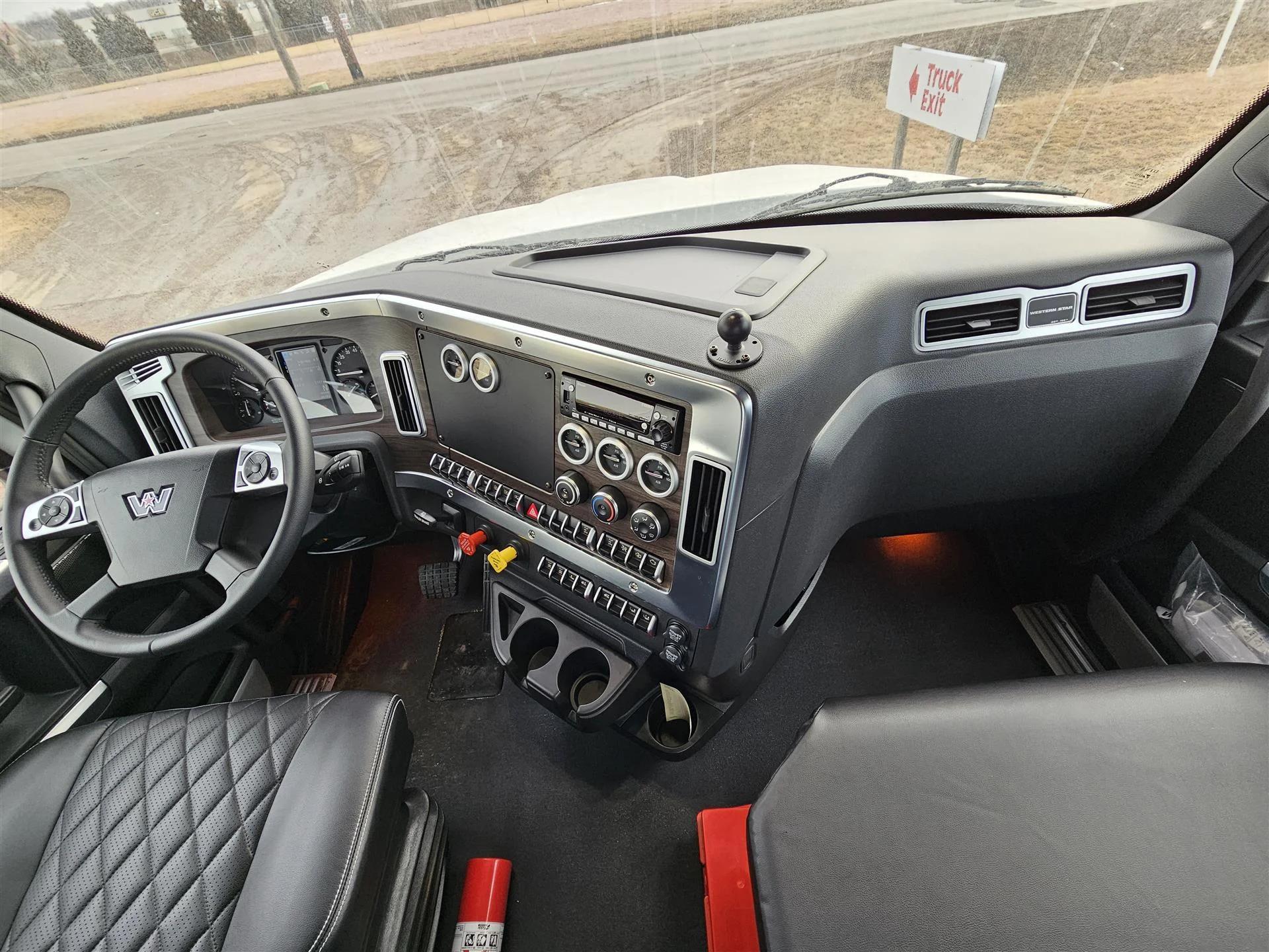 2025 Western Star 49X in Sioux City, IA — photo 10