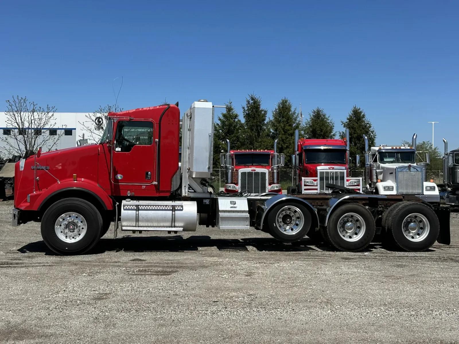 2012 Kenworth T800 in New Lenox, IL — photo 4