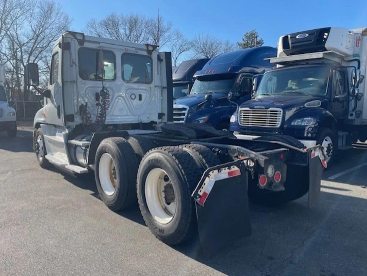 2018 Freightliner Cascadia in Farmingdale, NY — photo 6