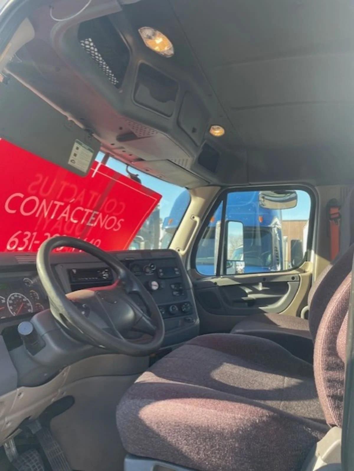 2018 Freightliner Cascadia in Farmingdale, NY — photo 7