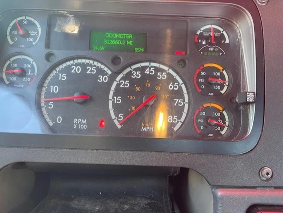 2018 Freightliner Cascadia in Farmingdale, NY — photo 9