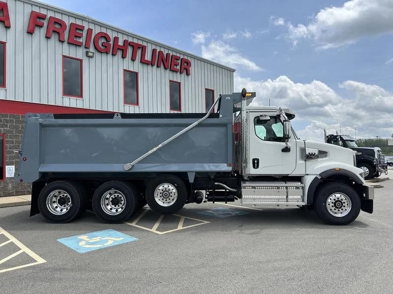 2025 Western Star 49X in Pittsburgh, PA — photo 2