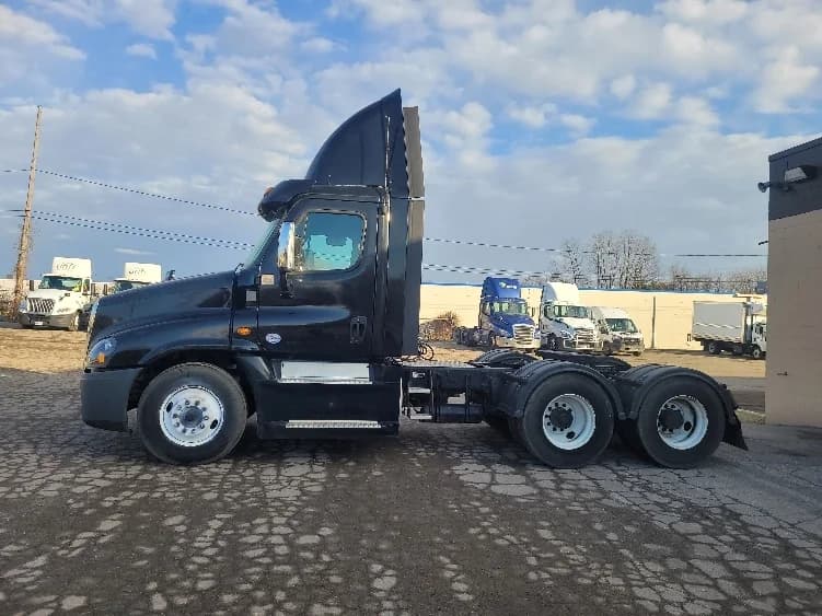 2019 Freightliner Cascadia in Jackson, MI — photo 4