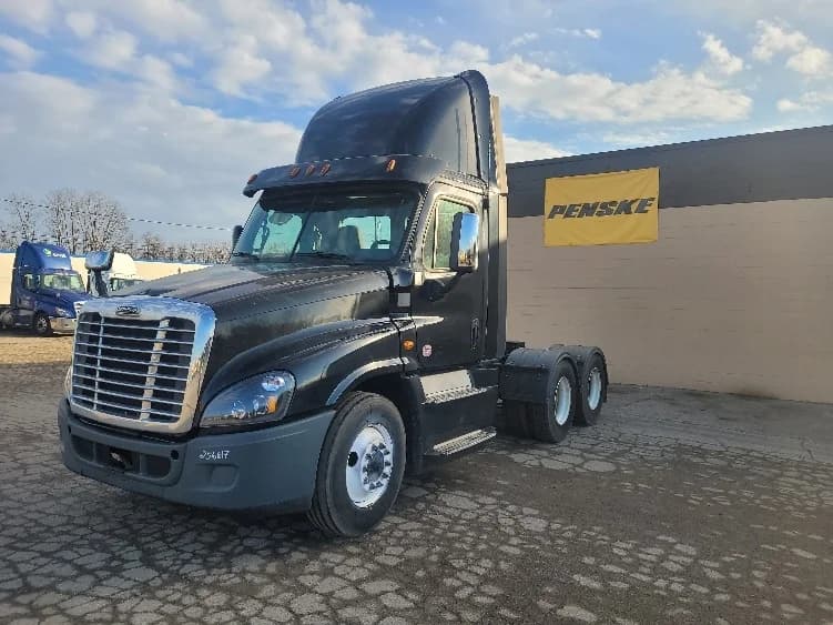 2019 Freightliner Cascadia in Jackson, MI — photo 3