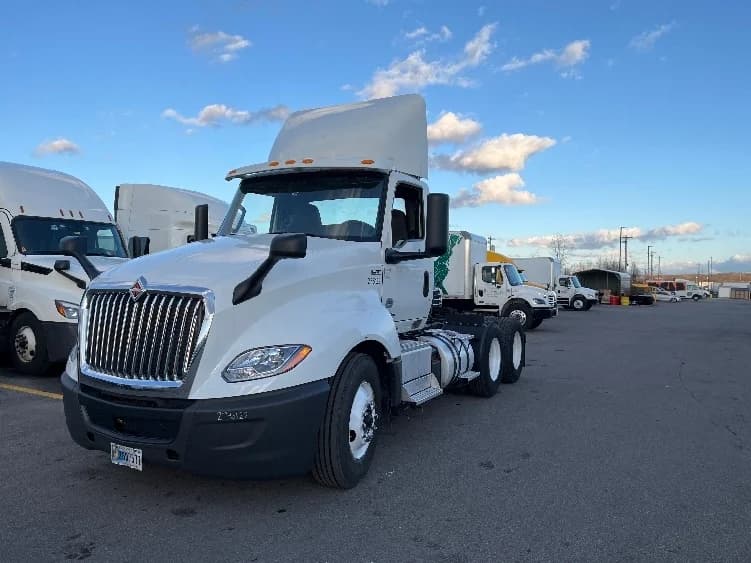 2019 International LT in Piqua, OH — photo 3