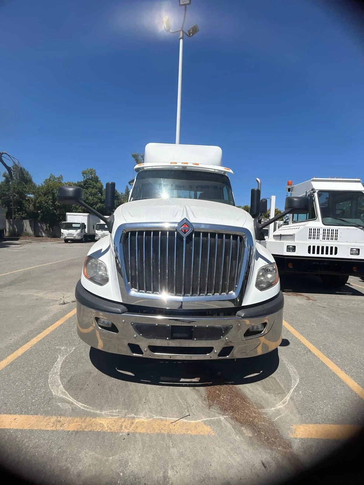 2018 International LT in Pomona, CA — photo 2