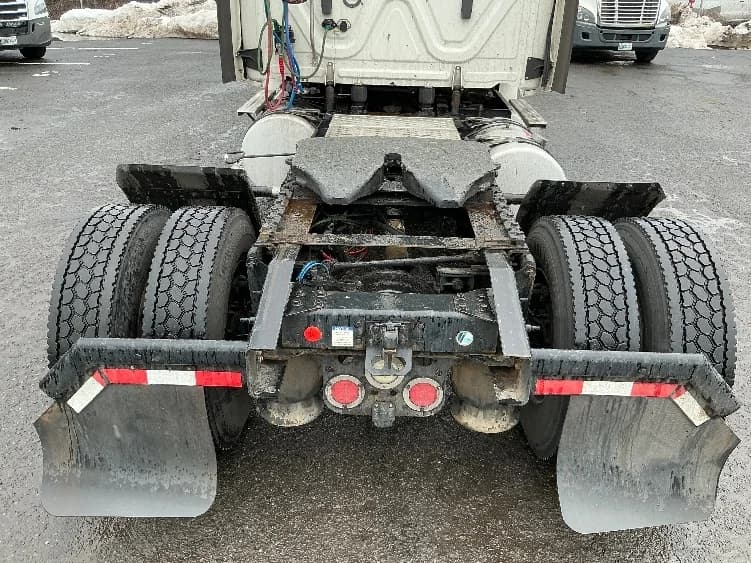 2020 Freightliner Cascadia in Linden, NJ — photo 6
