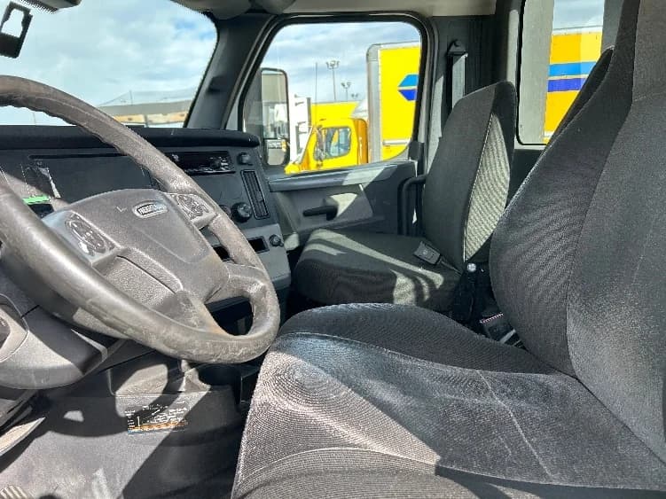 2021 Freightliner Cascadia in Las Vegas, NV — photo 10