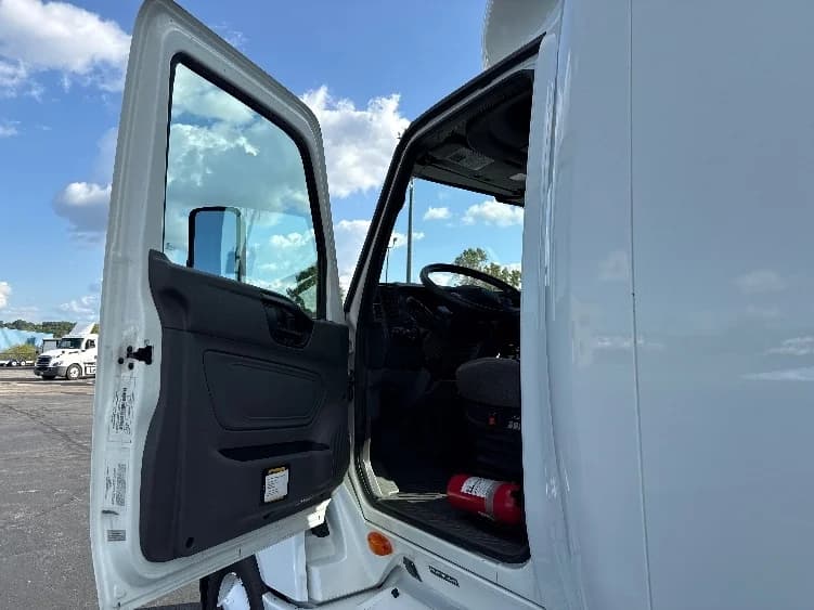 2022 International LT in Mansfield, OH — photo 9