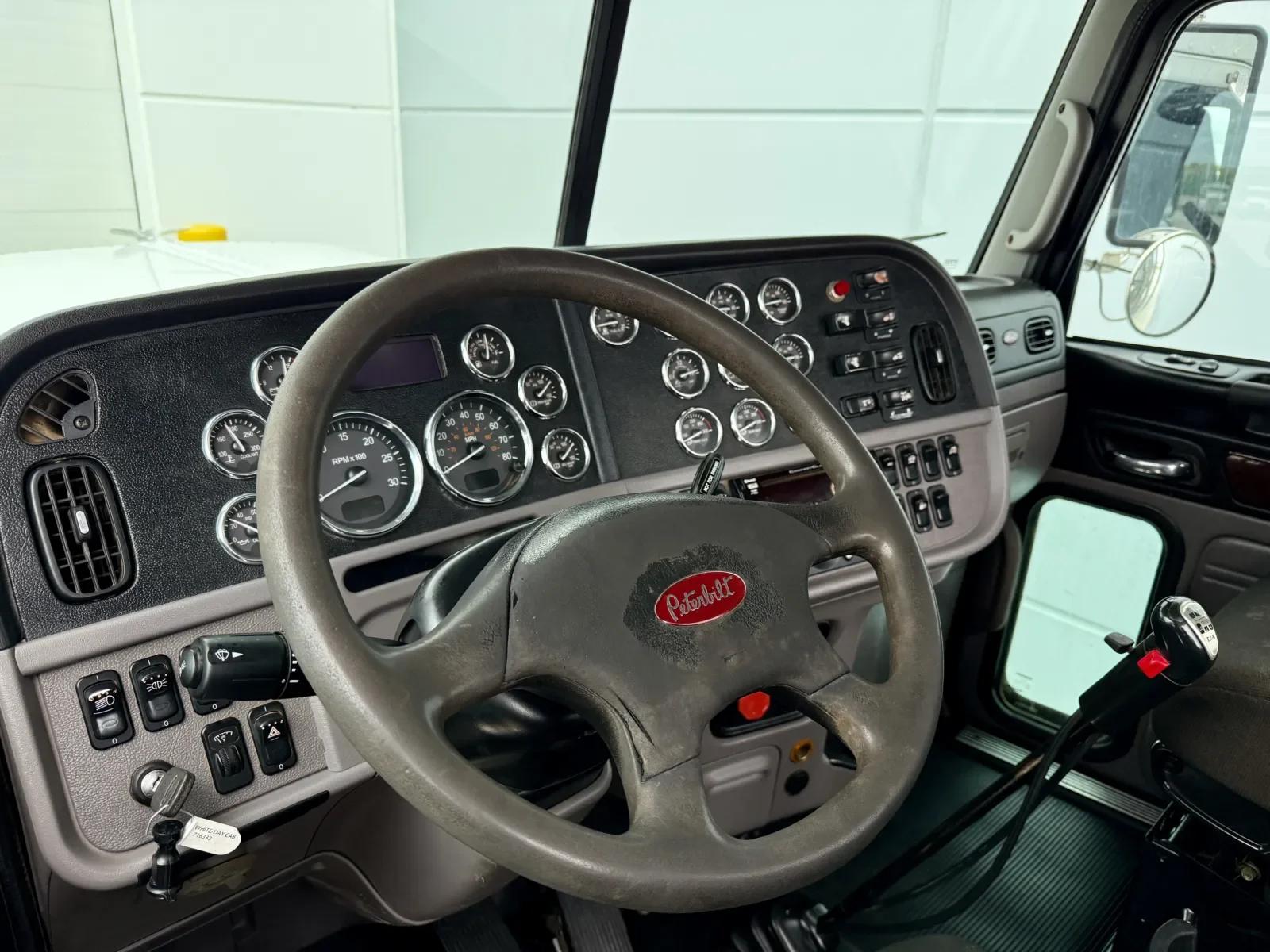 2020 Peterbilt 389 in New Lenox, IL — photo 15