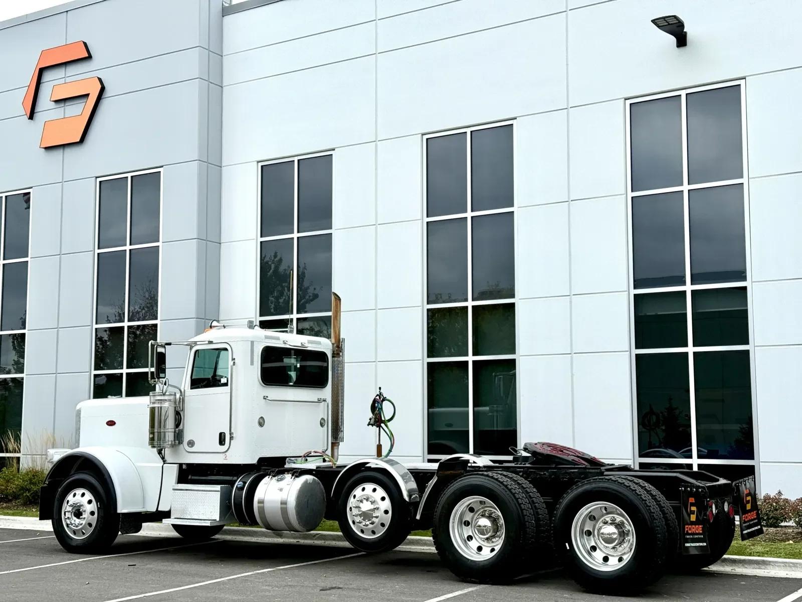 2020 Peterbilt 389 in New Lenox, IL — photo 6