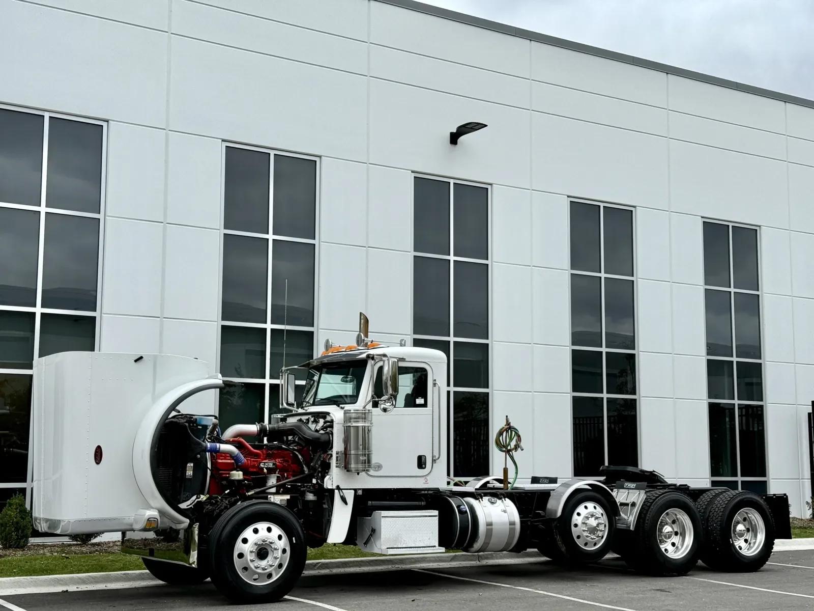2020 Peterbilt 389 in New Lenox, IL — photo 10