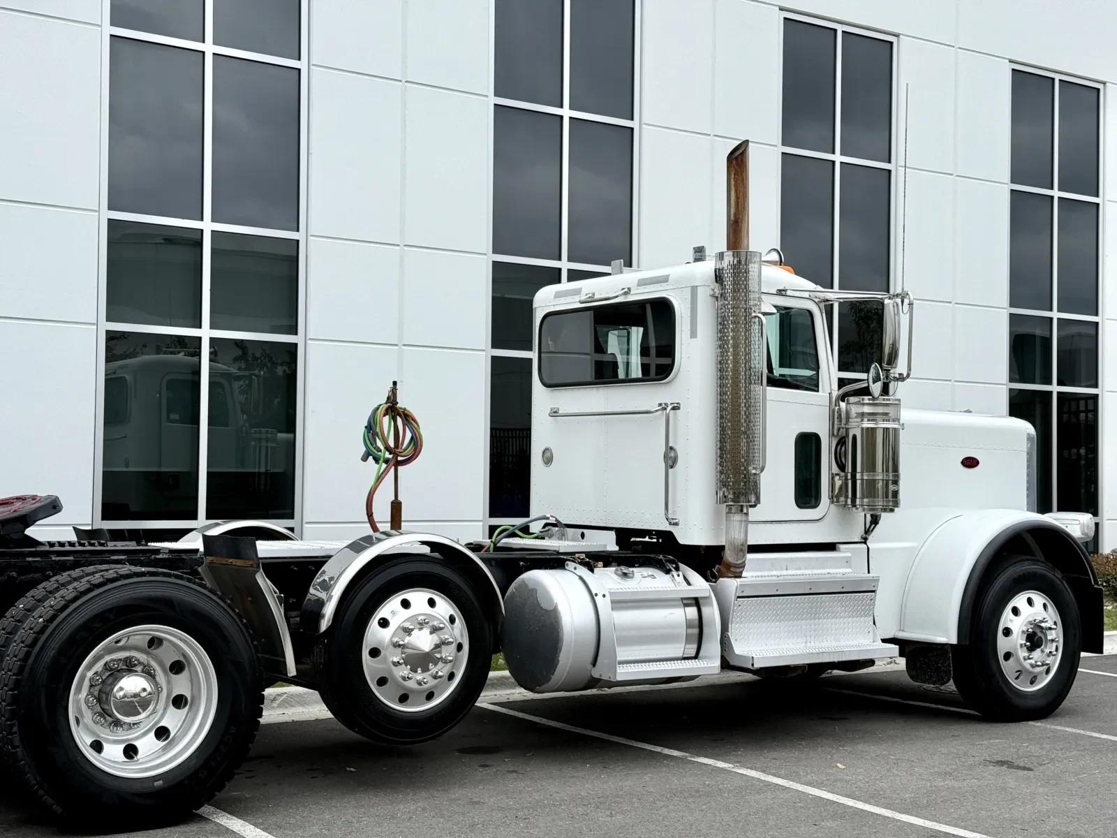 2020 Peterbilt 389 in New Lenox, IL — photo 7