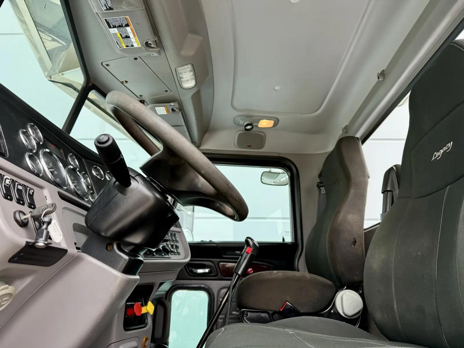 2020 Peterbilt 389 in New Lenox, IL — photo 14
