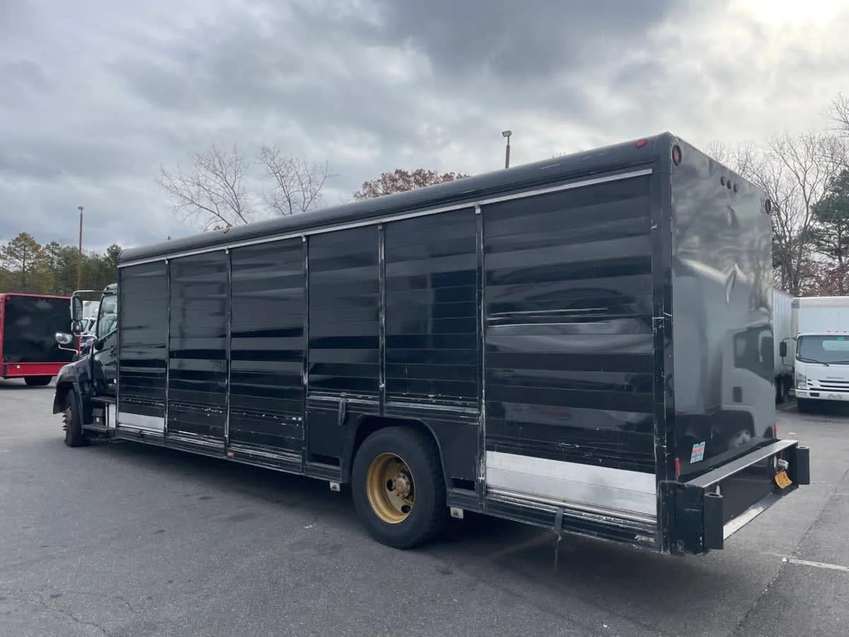 2015 Hino 338 in Farmingdale, NY — photo 6