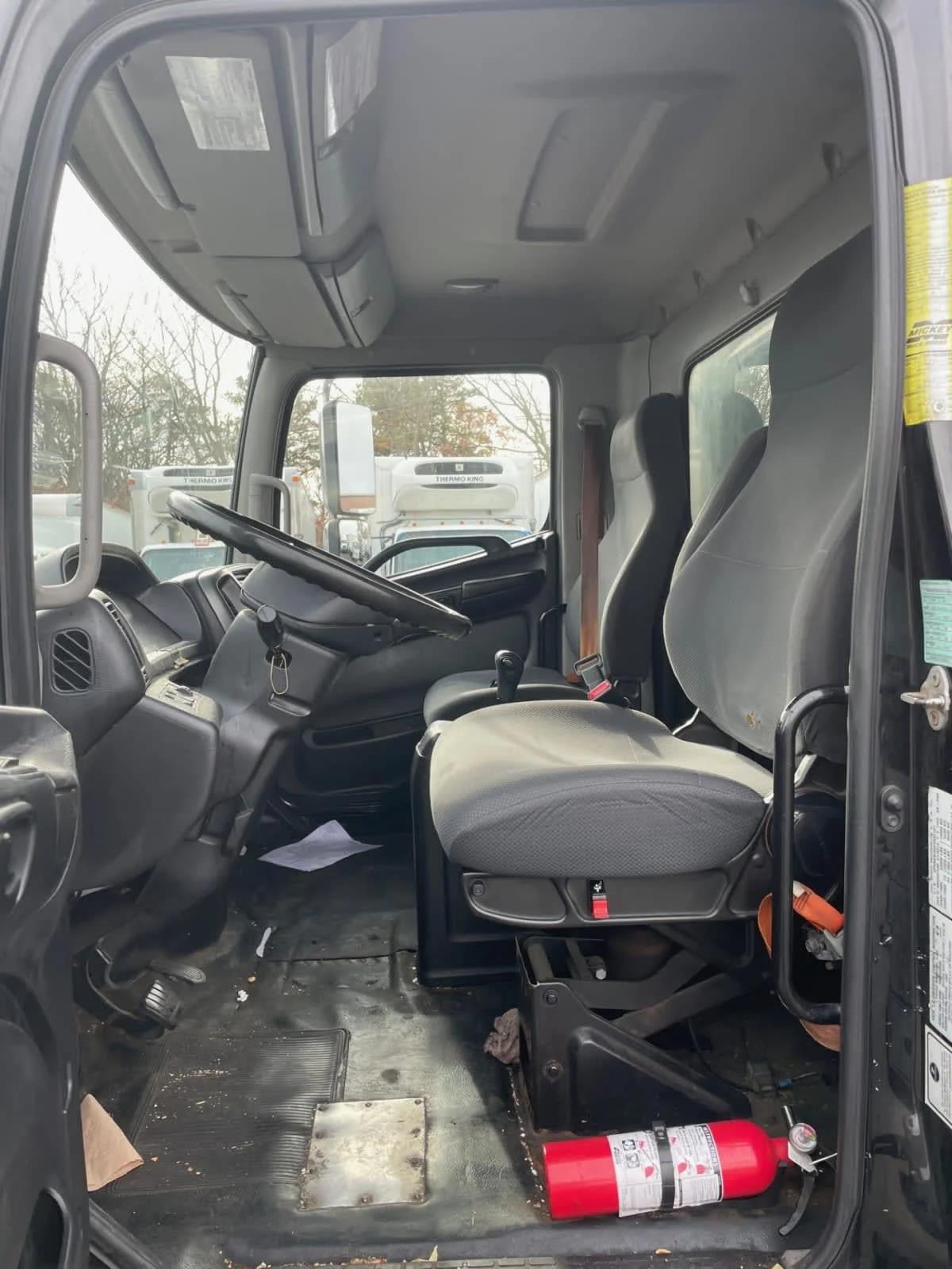 2015 Hino 338 in Farmingdale, NY — photo 7