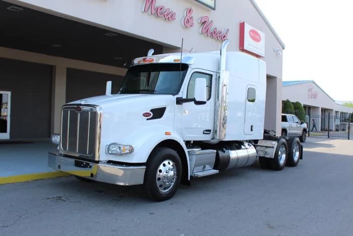 2022 Peterbilt 567 — photo 2