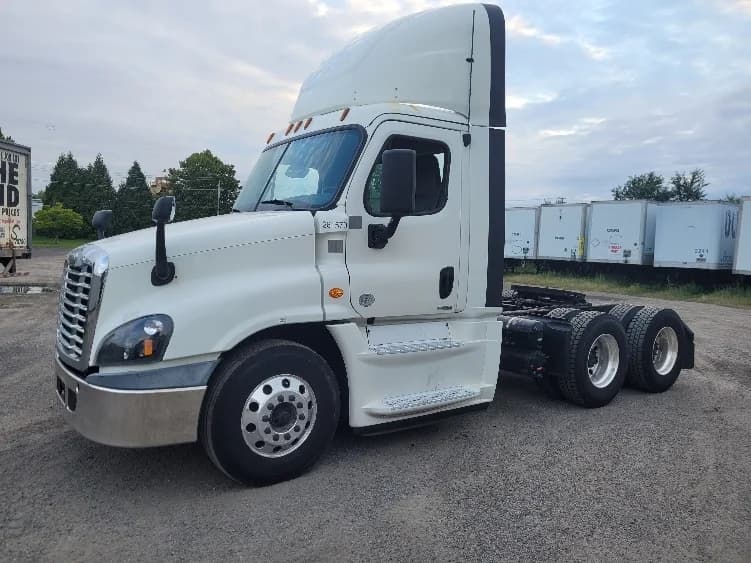2019 Freightliner Cascadia in Fitchburg, MA — photo 3