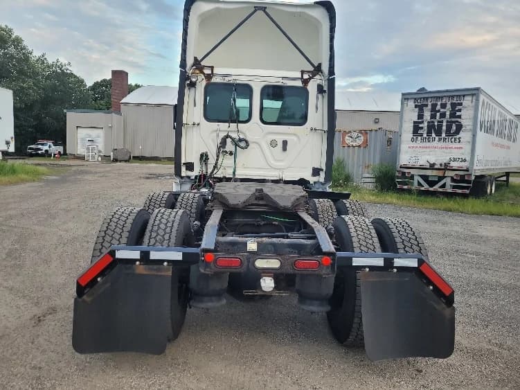 2019 Freightliner Cascadia in Fitchburg, MA — photo 6