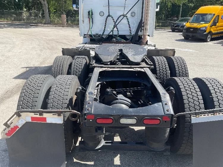 2019 Volvo VNR 640 in Tampa, FL — photo 6
