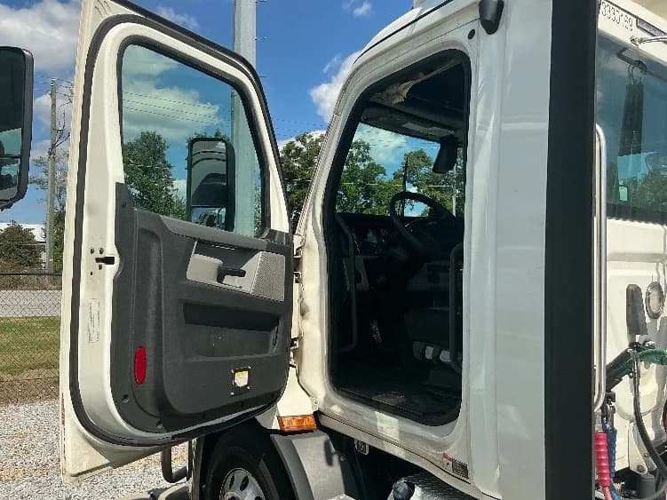 2020 Freightliner Cascadia in Atlanta (Forest Park), GA — photo 9