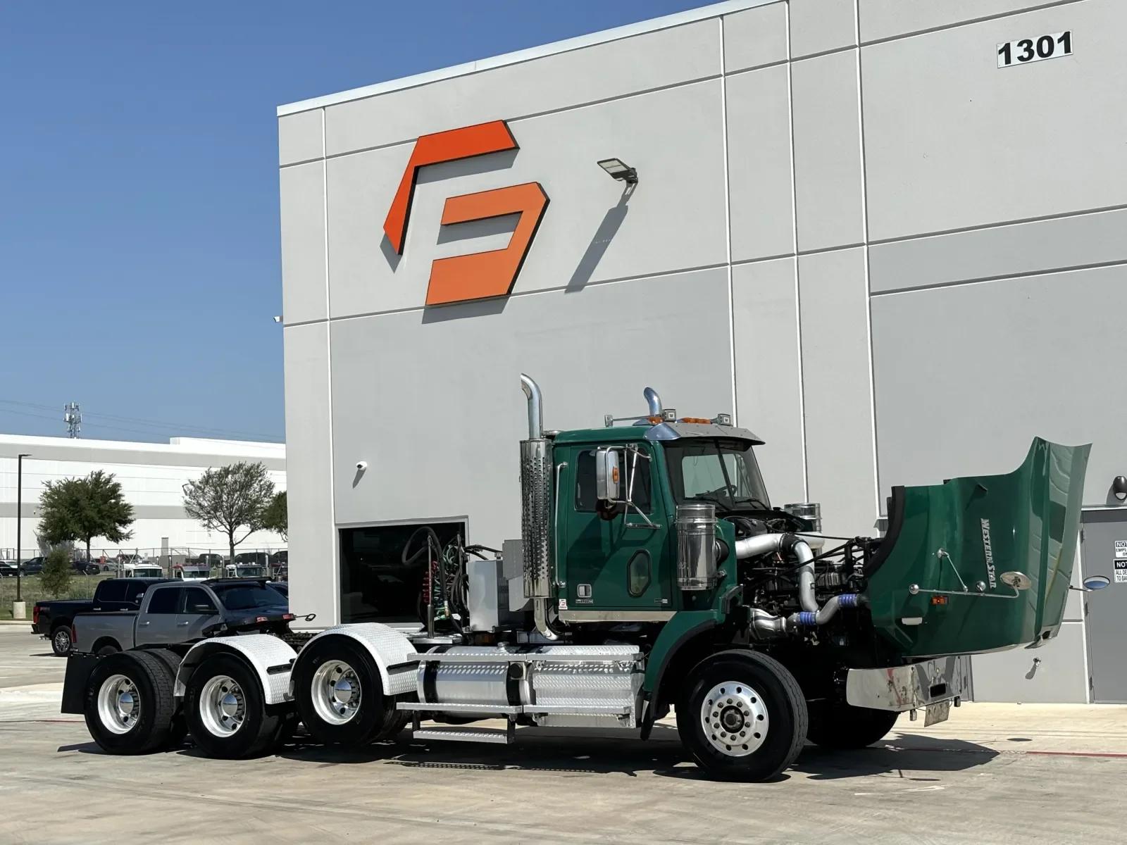 2015 Western Star 4900 in Hutchins, TX — photo 9