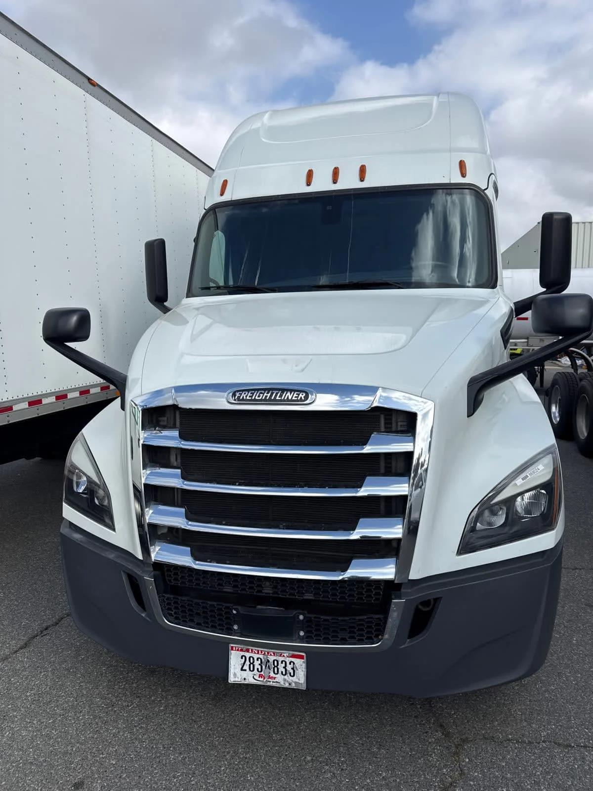 2019 Freightliner Cascadia in Pomona, CA — photo 2