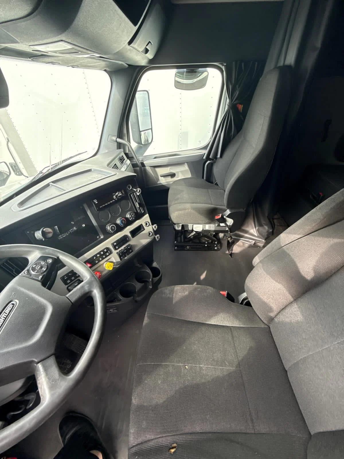2019 Freightliner Cascadia in Pomona, CA — photo 7