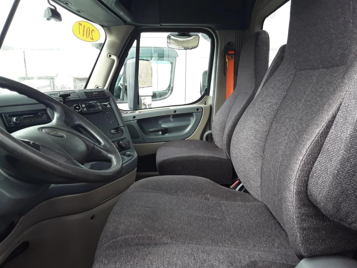 2017 Freightliner Cascadia in Pittsburgh, PA — photo 10