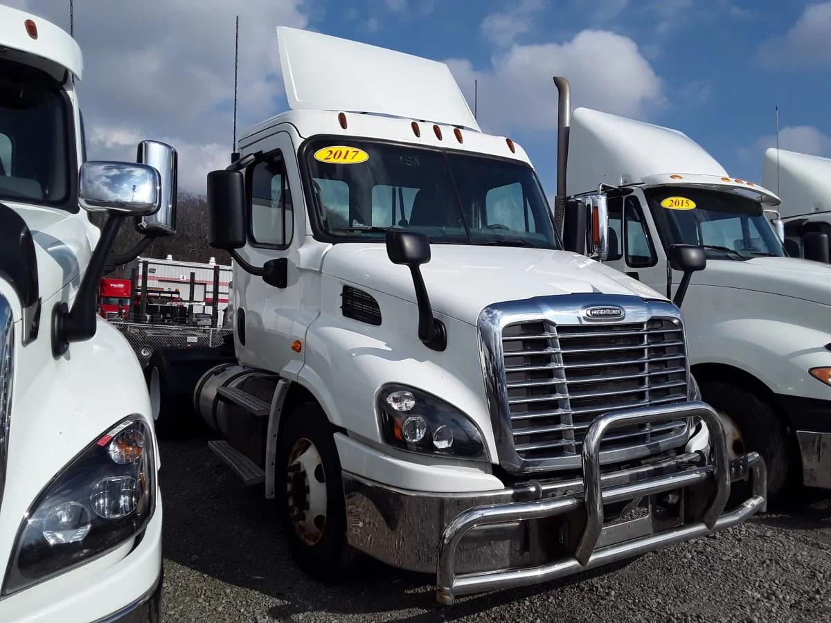 2017 Freightliner Cascadia in Pittsburgh, PA — photo 3
