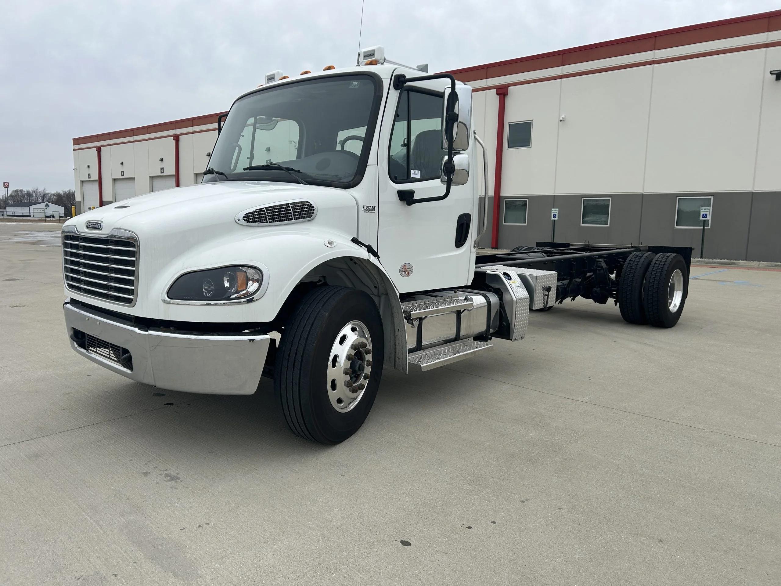 2023 Freightliner M2 106