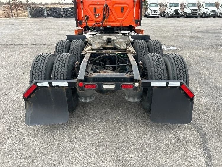 2020 Freightliner Cascadia in Peosta, IA — photo 6