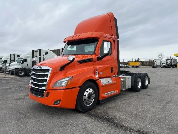 2020 Freightliner Cascadia in Peosta, IA — photo 3