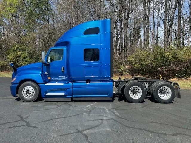 2021 International LT in Charlotte, NC — photo 7