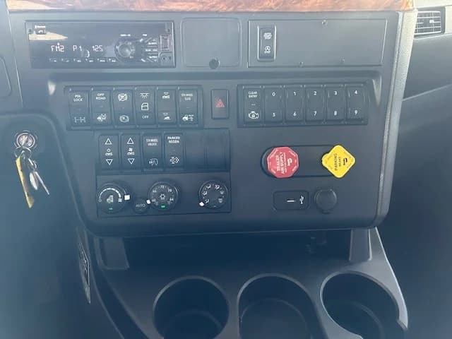 2021 International LT in Charlotte, NC — photo 14