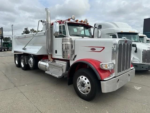 2023 Peterbilt 389 in Fontana, CA — photo 14