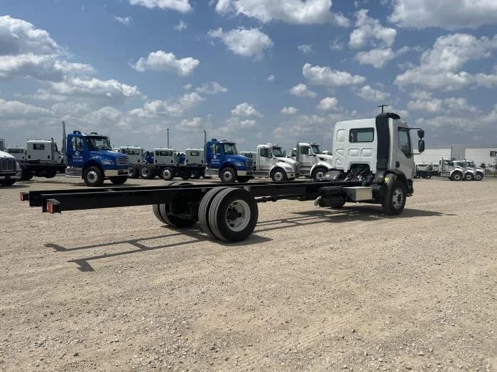 2025 Peterbilt 220EV — photo 6